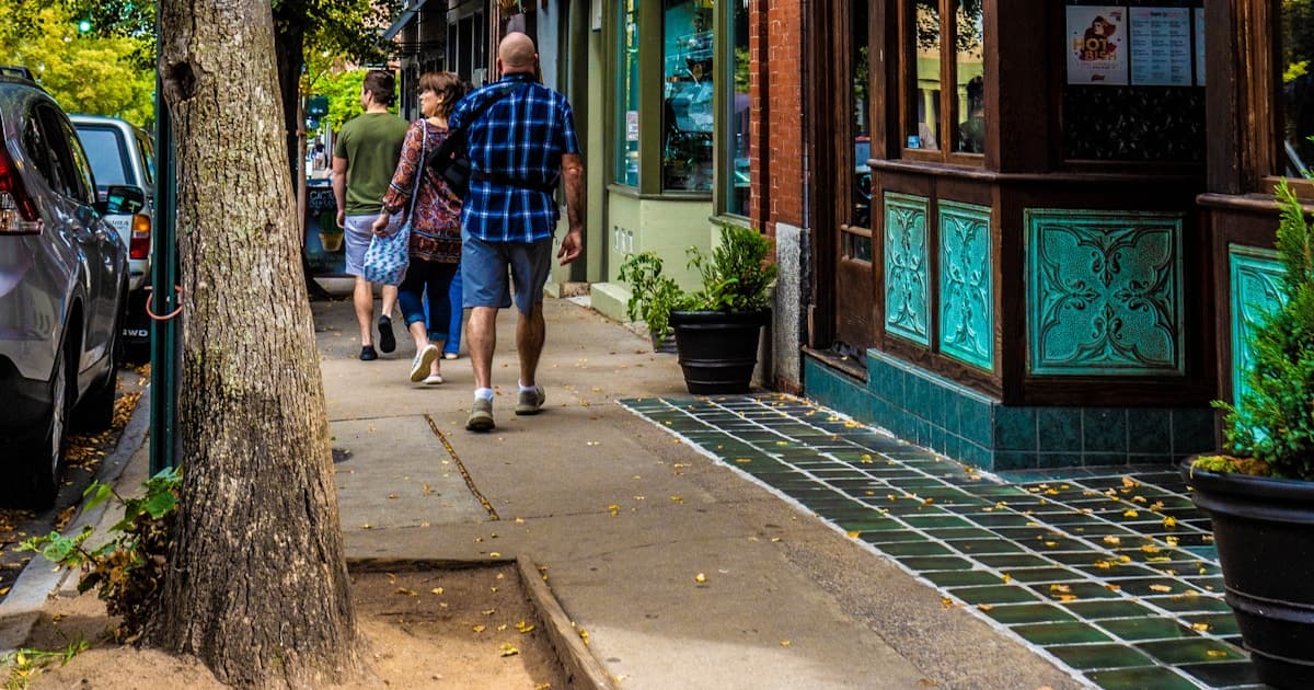 Calories Burned Walking 2 Miles by Weight, Pace & Incline