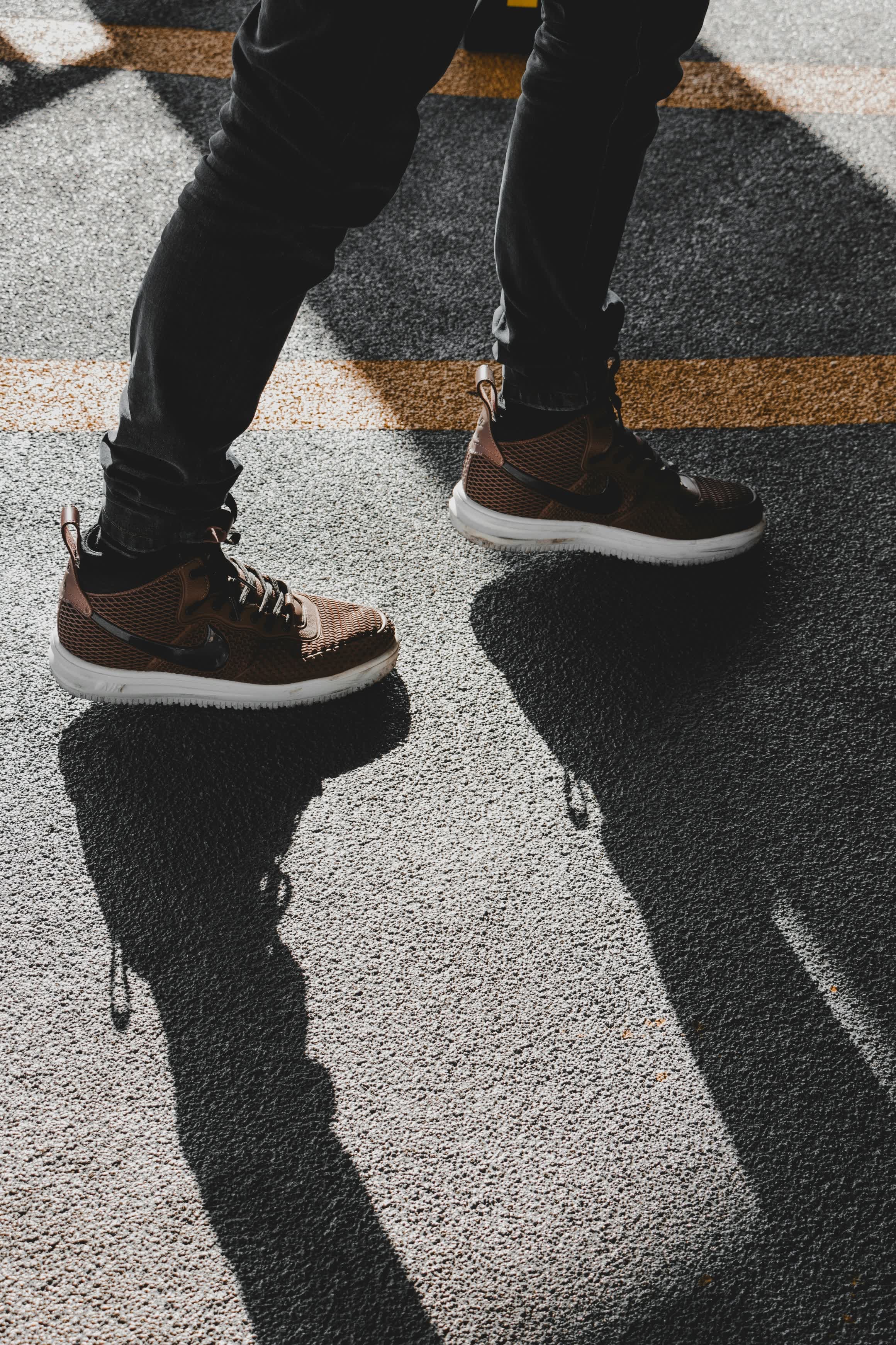 How Many Calories Does 1000 Steps Burn? (By Weight and Pace)